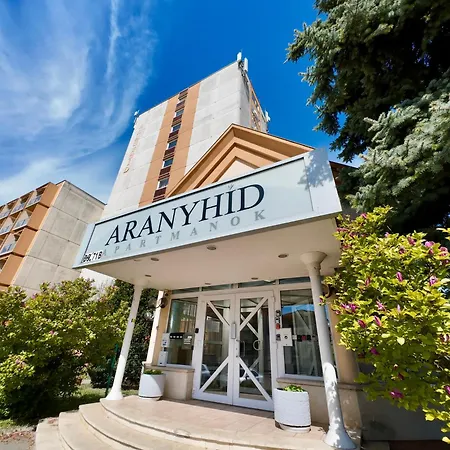 Apartment Aranyhid 211 *
